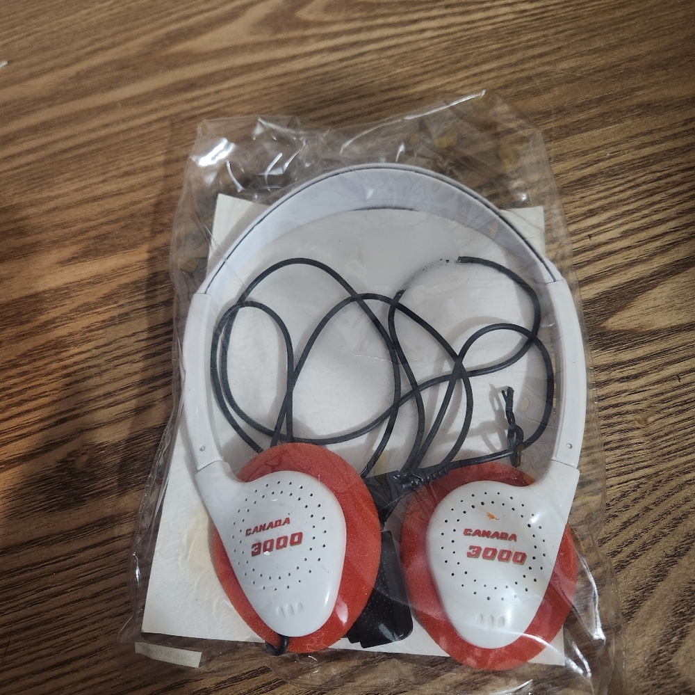 Vintage Canada 3000 Airline New In Bag Headphones